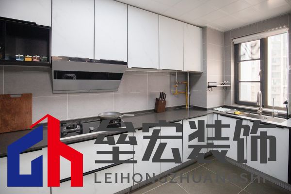 白色、木色與黑色演繹同一空間下的不同格調(diào)！