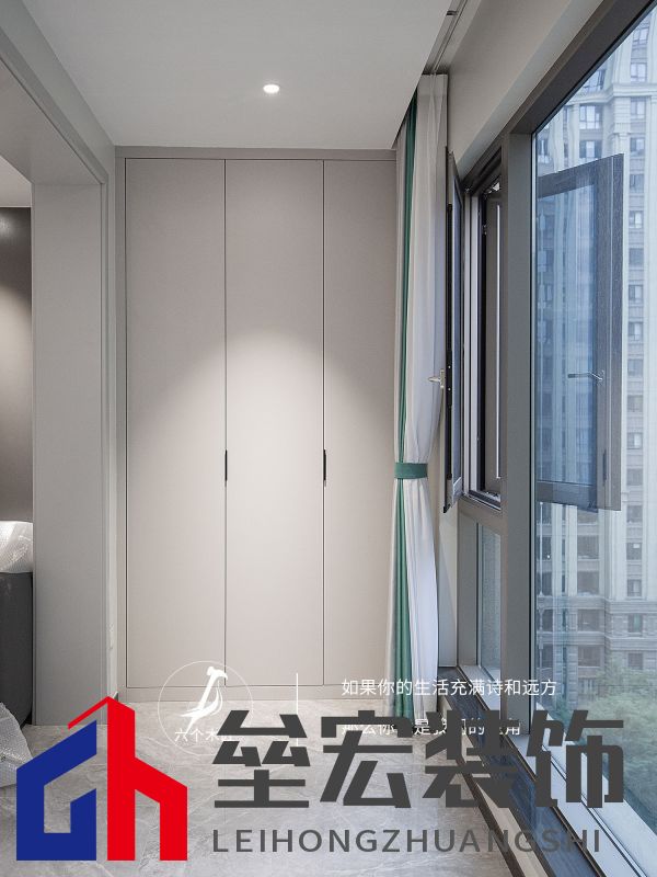 103㎡三居室一門(mén)到頂?shù)囊鹿裨O(shè)計(jì)，簡(jiǎn)約又溫馨