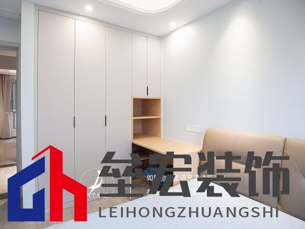 103㎡三居室一門(mén)到頂?shù)囊鹿裨O(shè)計(jì)，簡(jiǎn)約又溫馨