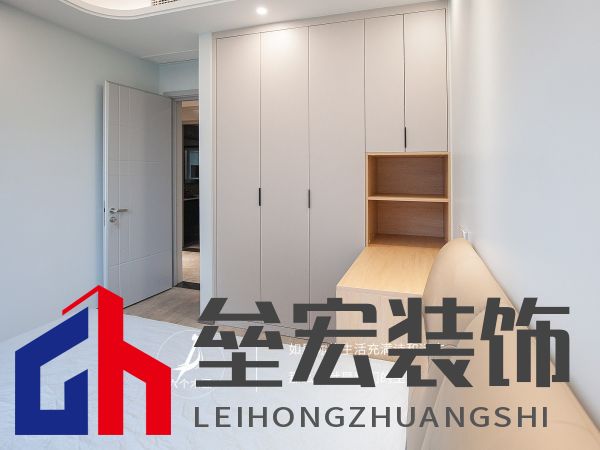 103㎡三居室一門(mén)到頂?shù)囊鹿裨O(shè)計(jì)，簡(jiǎn)約又溫馨