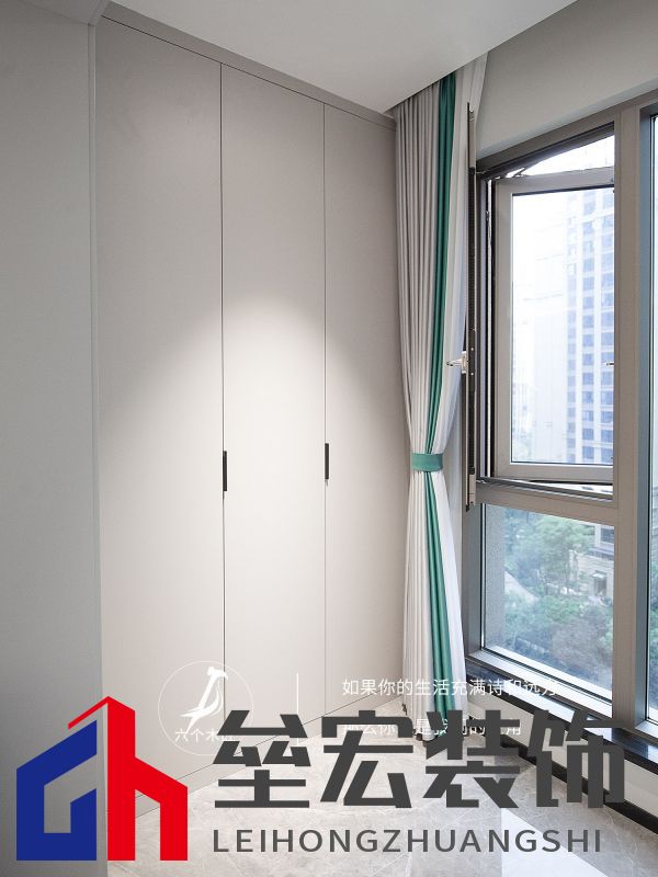103㎡三居室一門(mén)到頂?shù)囊鹿裨O(shè)計(jì)，簡(jiǎn)約又溫馨